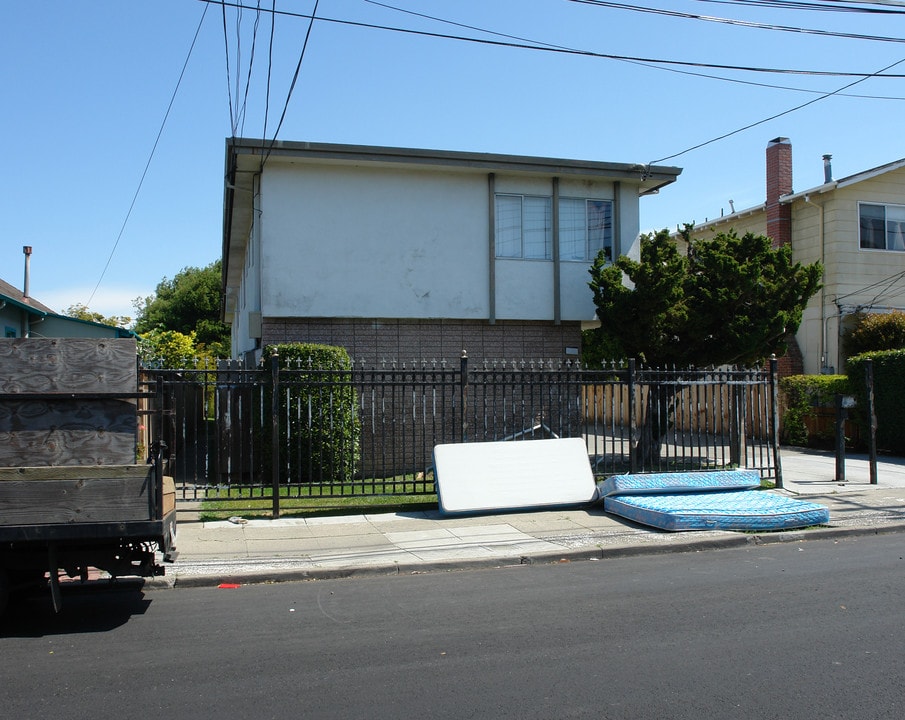 144 Grant St in San Mateo, CA - Building Photo