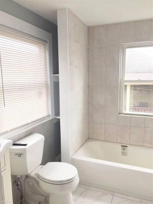 60 Woods Ave, Unit 2