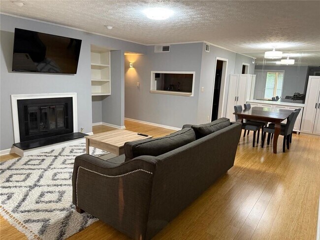 202 Dunbar Dr in Dunwoody, GA - Building Photo - Building Photo