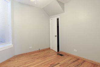 1500 N Elk Grove Ave in Chicago, IL - Building Photo - Building Photo