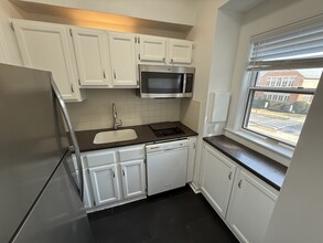 3901 Cathedral Ave NW in Washington, DC - Building Photo - Building Photo