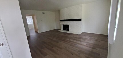 14271 Browning Ave, Unit 39 in Tustin, CA - Foto de edificio - Building Photo