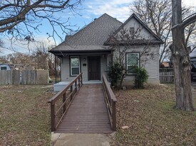 534 E Sycamore St in Sherman, TX - Building Photo