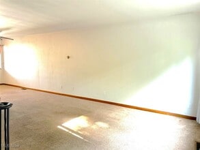 2201 Pleasant Ave in Wellsburg, WV - Building Photo - Building Photo