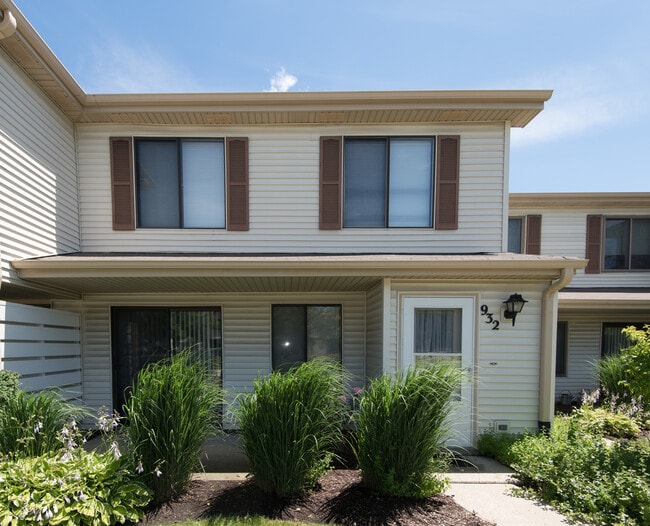 932 Monroe Ct in Vernon Hills, IL - Building Photo - Building Photo