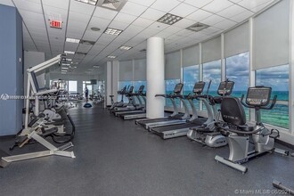 6365 Collins Ave, Unit 3010 in Miami Beach, FL - Building Photo - Building Photo