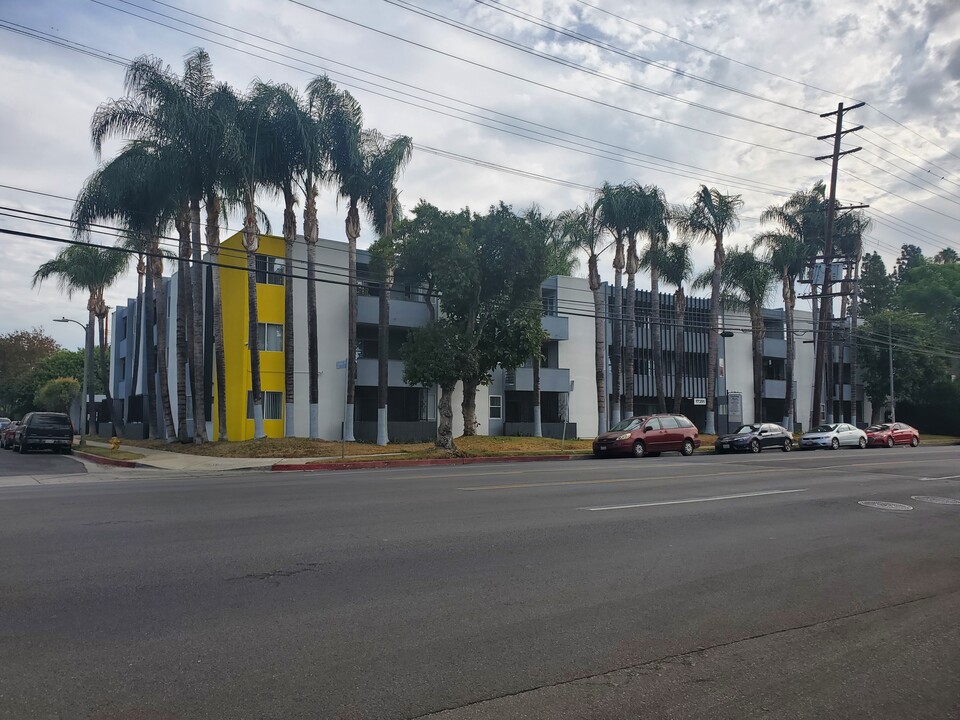 Cambridge house in Van Nuys, CA - Foto de edificio