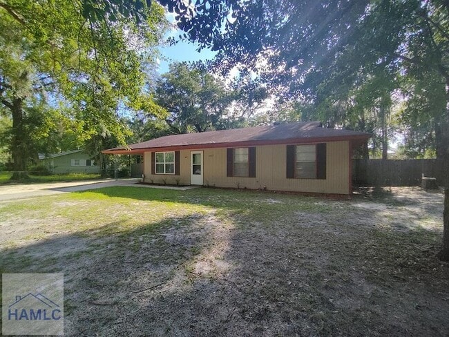 property at 1007 Live Oak Dr
