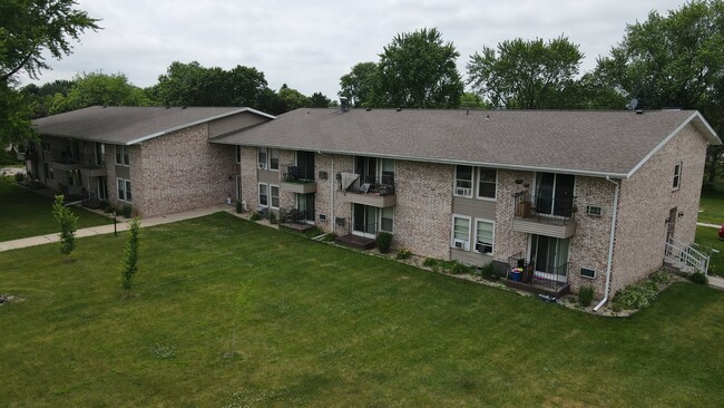 Kenwood Apartments in Evansville, WI - Building Photo - Building Photo