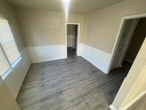 1727 NE 19th St in Oklahoma City, OK - Building Photo - Building Photo