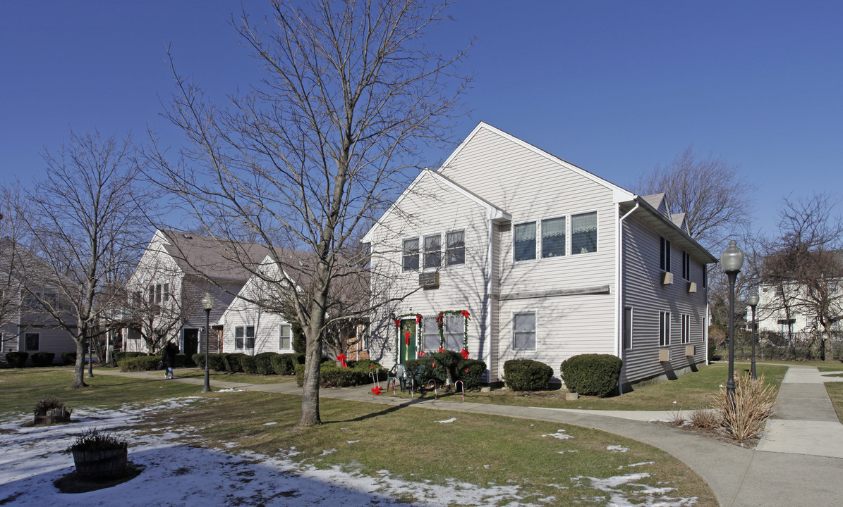 Locustwood Green in Islip, NY - Building Photo