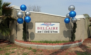 Falls of Bellaire in Houston, TX - Foto de edificio - Building Photo