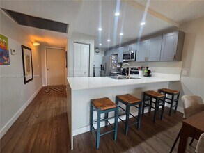 9410 Poinciana Pl in Davie, FL - Foto de edificio - Building Photo