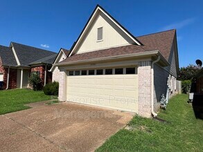 10092 Cross Valley Dr in Cordova, TN - Building Photo - Building Photo