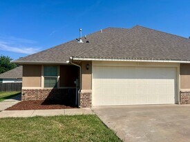 11215 NW 114th St in Yukon, OK - Building Photo