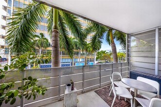 1700 Meridian Ave, Unit 301 in Miami Beach, FL - Building Photo - Building Photo