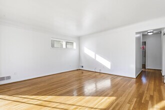 24609 Flower Ave in Eastpointe, MI - Building Photo - Building Photo