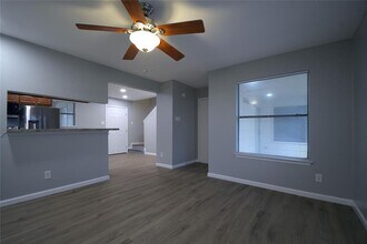 3007 W Slaughter Ln in Austin, TX - Building Photo - Building Photo