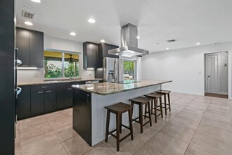 1710 Ardley Rd in North Palm Beach, FL - Foto de edificio - Building Photo