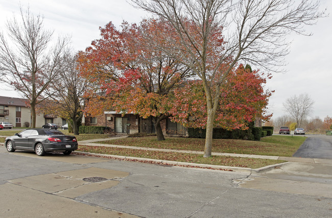 9015 N 96th St in Milwaukee, WI - Building Photo - Building Photo