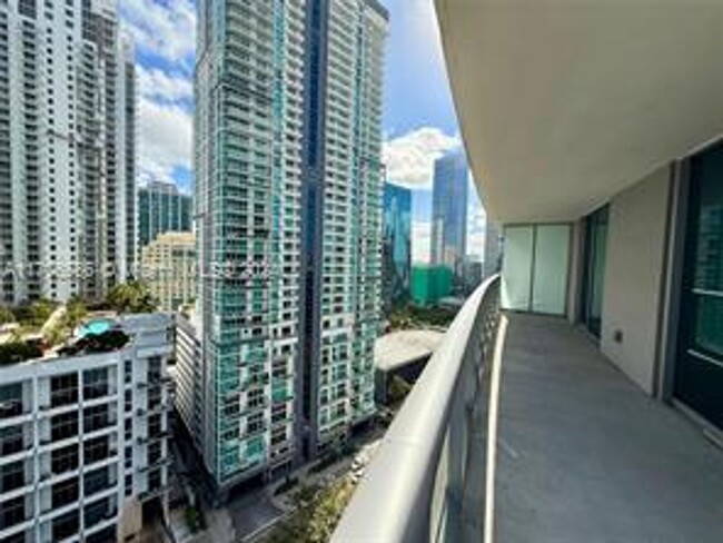 1100 S Miami Ave in Miami, FL - Building Photo - Building Photo