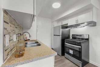 Sunset Square Apartments in West Covina, CA - Building Photo - Building Photo