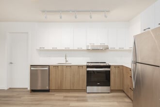 Wood & Water in Surrey, BC - Foto de edificio - Interior Photo