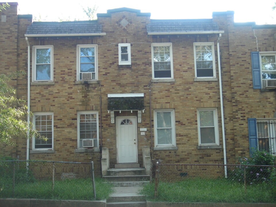 1137 Owen Pl NE-Unit -# 4 in Washington, DC - Building Photo