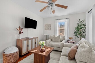 1666 Commonwealth Ave in Boston, MA - Building Photo - Building Photo