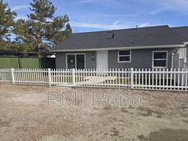 450 Tracy Ln in Reno, NV - Building Photo