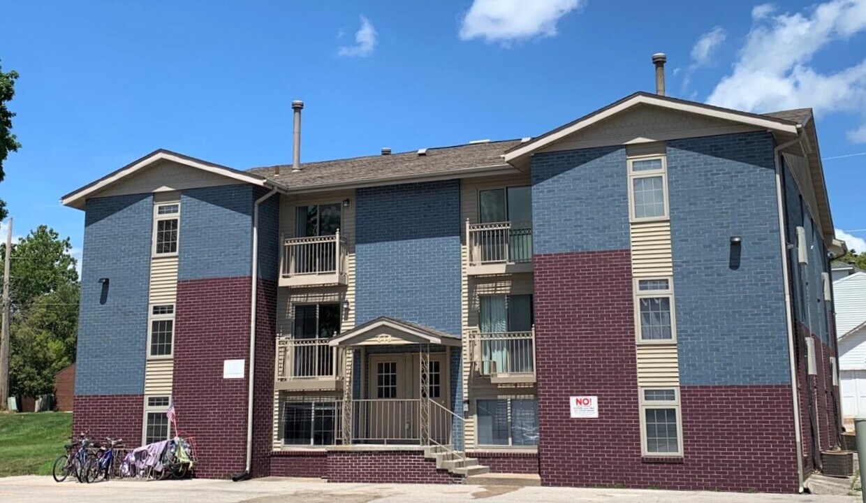 618 Iowa Ave in Iowa City, IA - Building Photo