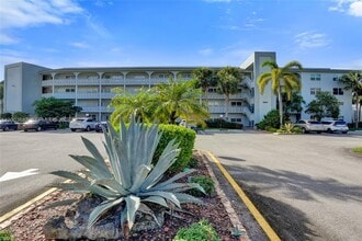 3001 Portofino Isle in Coconut Creek, FL - Building Photo - Building Photo