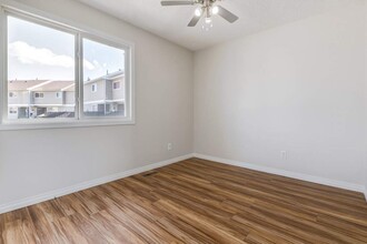 Hartford County Townhomes in Edmonton, AB - Building Photo - Building Photo