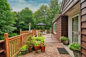 50 Glenwood Rd in Roslyn, NY - Building Photo - Building Photo