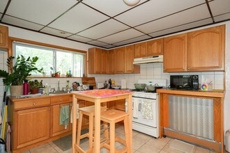 16 Summit Ave, Unit 2 in Somerville, MA - Foto de edificio - Building Photo