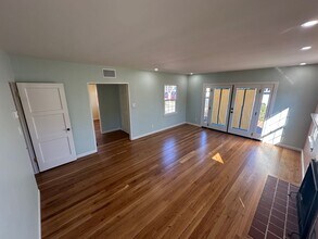 820 E Cypress St in Santa Maria, CA - Foto de edificio - Building Photo