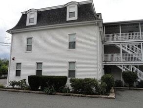 19 Railroad St in Acton, MA - Foto de edificio - Building Photo