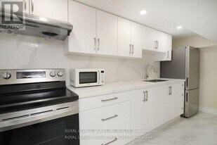 173 Cottonwood Dr in Toronto, ON - Building Photo