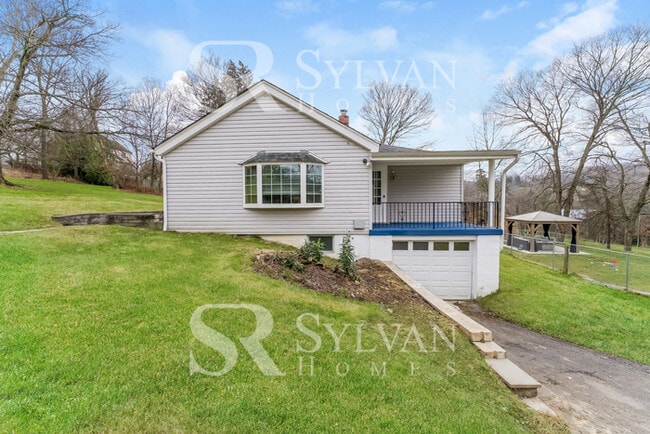 1108 Boyerview St in Bethel Park, PA - Building Photo - Building Photo