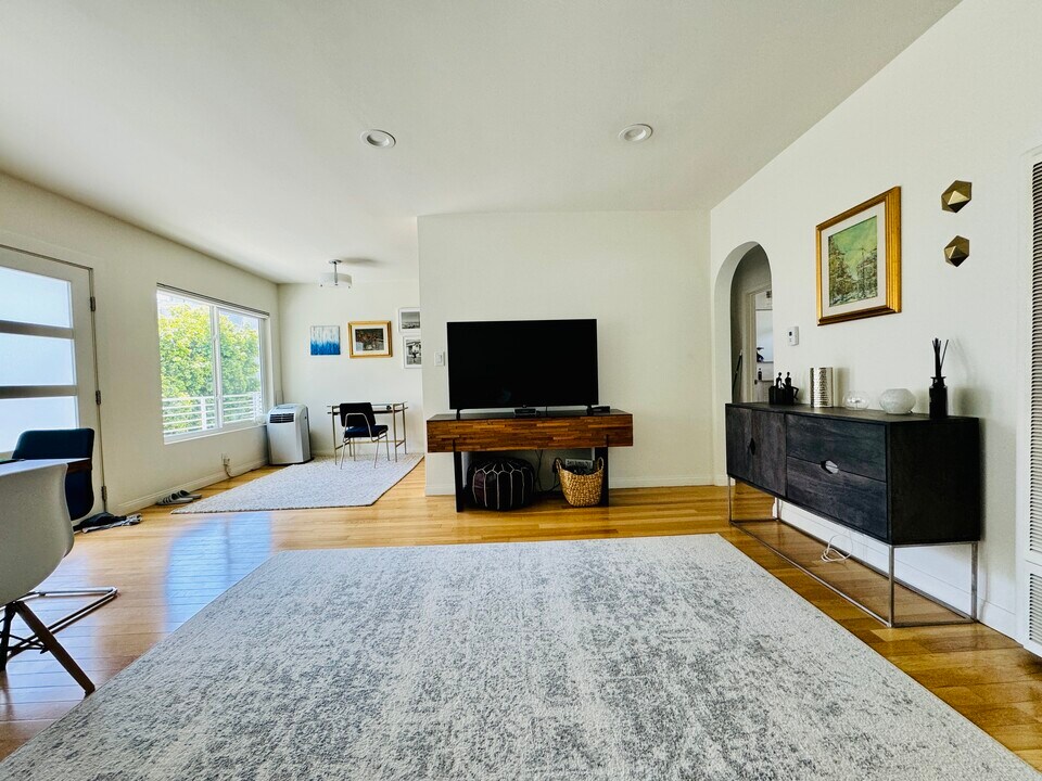 1144 Stanford St, Unit 7 in Santa Monica, CA - Foto de edificio