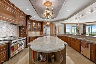 9101 Alta Dr in Las Vegas, NV - Building Photo - Building Photo