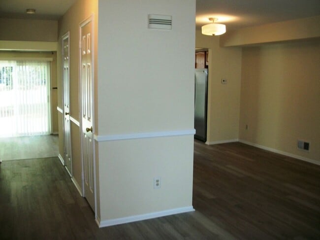 348 Cotswold Pl in Franklin Township, NJ - Building Photo - Building Photo