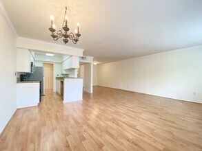 12801 Moorpark St, Unit 108 in Los Angeles, CA - Building Photo - Building Photo
