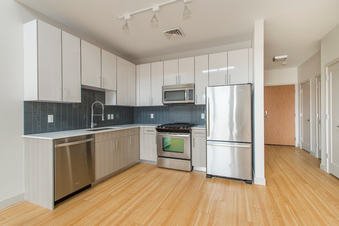 211 W 2nd St, Unit 1 Bedroom in Boston, MA - Building Photo