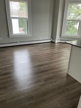 235 Jackson St, Unit 2 in Lawrence, MA - Foto de edificio - Building Photo