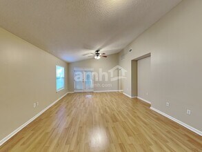 3079 Wavering Ln in Middleburg, FL - Building Photo - Building Photo