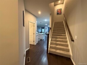 4811 Broomfield Wy, Unit E-20 in Orion Township, MI - Building Photo - Building Photo