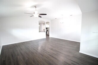 8254 NW 52nd St in Gainesville, FL - Foto de edificio - Building Photo