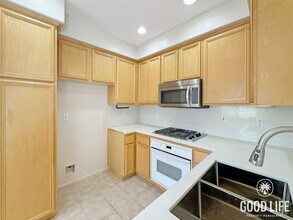 902 S Ogden Ct in Anaheim, CA - Building Photo - Building Photo