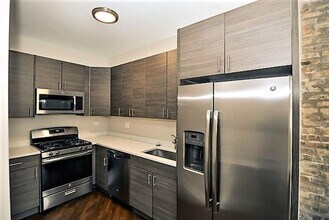 2230 N Sawyer Ave in Chicago, IL - Building Photo - Building Photo